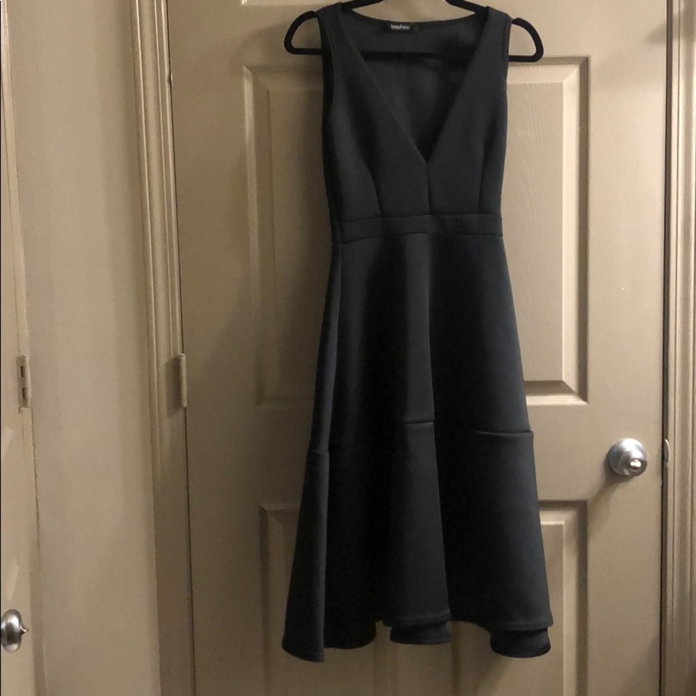 ✨ BooHoo Kate Bonded Scuba Plunge Skater Dress